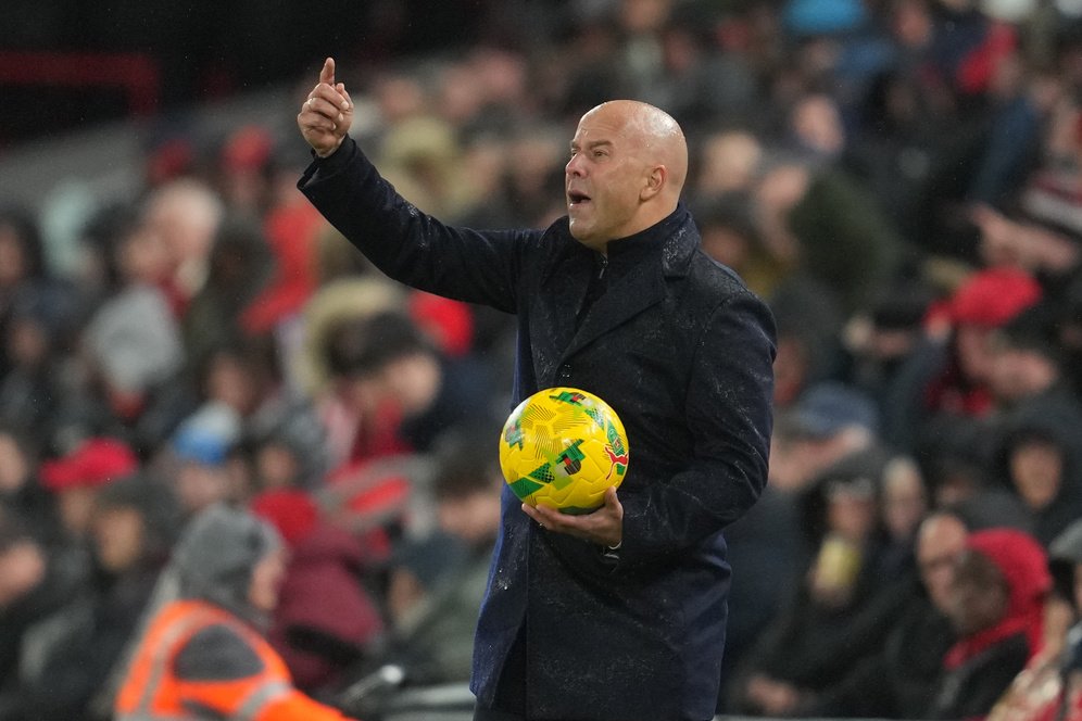 Liverpool Terpuruk di Premier League: Ini 5 Masalah Besar yang Harus Segera Diselesaikan Arne Slot Liverpool Terpuruk di Premier League: Ini 5 Masalah Besar yang Harus Segera Diselesaikan Arne Slot