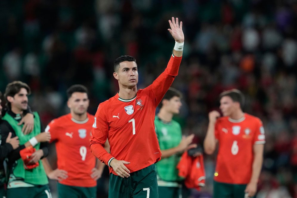 Cristiano Ronaldo Tepati Janji: Jersey yang Dinanti Szoboszlai Akhirnya Diserahkan di Lisbon