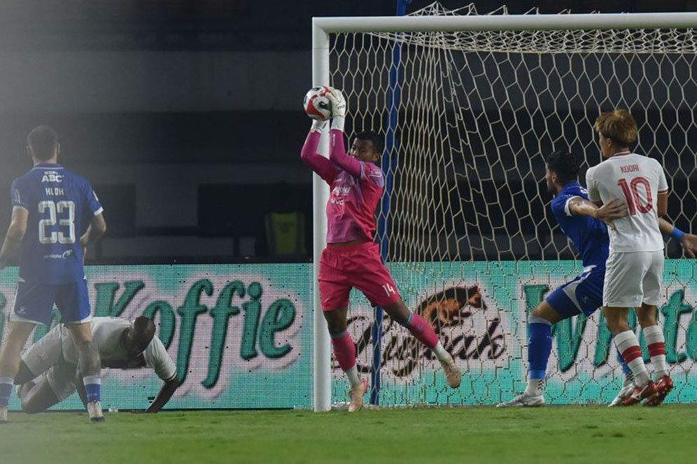 Lewati Oktober Tanpa Kebobolan, Teja Paku Alam Jadi Tembok Baja di Bawah Mistar Persib Bandung!