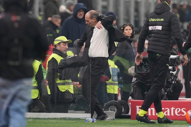 Milan Memang Butuh Bek Baru