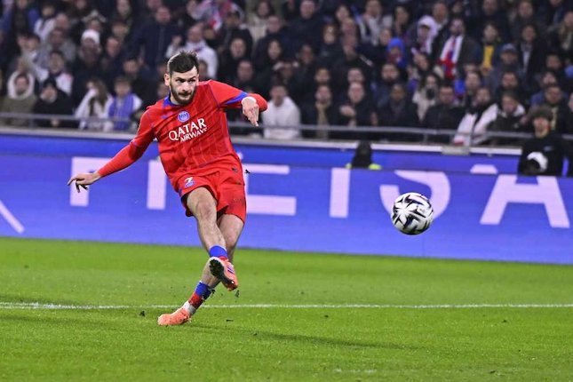 Khvicha Kvaratskhelia: Bintang PSG yang Terhenti oleh Spanyol dan Turki Khvicha Kvaratskhelia: Bintang PSG yang Terhenti oleh Spanyol dan Turki