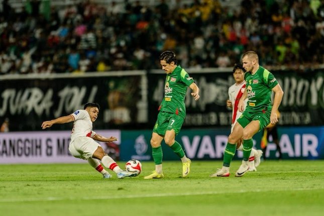 Persebaya vs Arema: Tidak Terjebak pada Satu Fokus