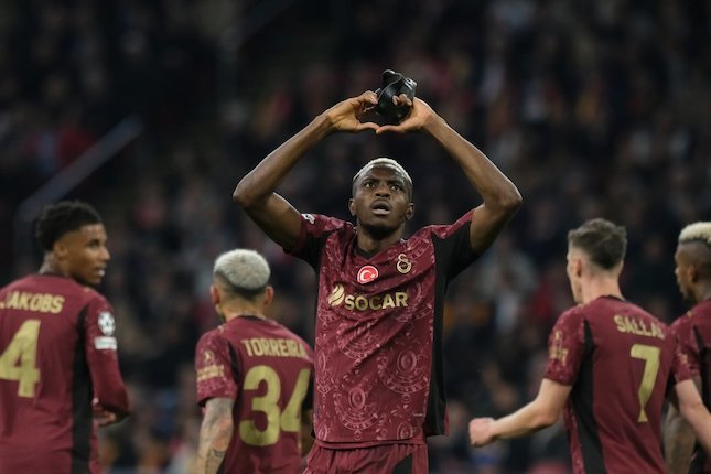 Victor Osimhen Mengintai Victor Osimhen Mengintai