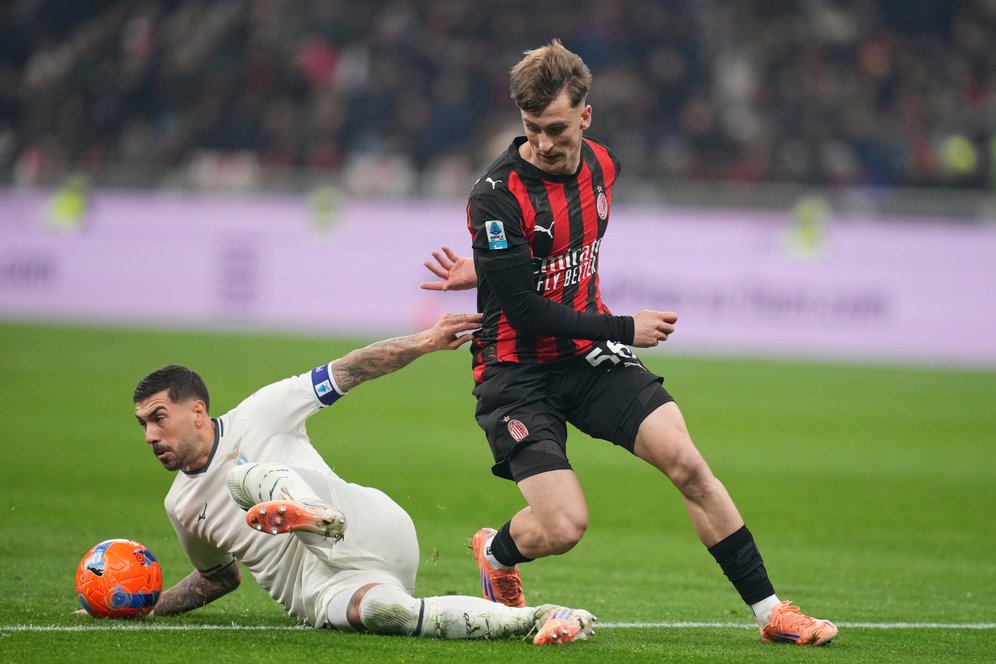 Kemenangan 1-0 AC Milan vs Lazio: Rapor Lengkap Penampilan Pemain Rossoneri Kemenangan 1-0 AC Milan vs Lazio: Rapor Lengkap Penampilan Pemain Rossoneri