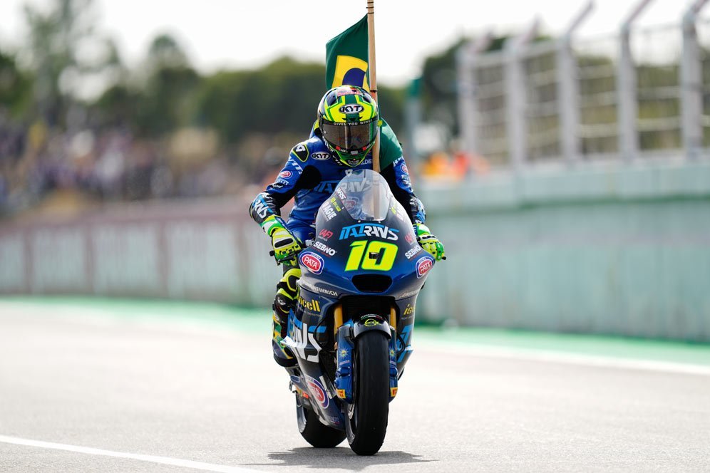 Hasil Balapan Moto2 Valencia 2025: Izan Guevara Raih Kemenangan Perdana, Diogo Moreira Kunci Gelar Dunia