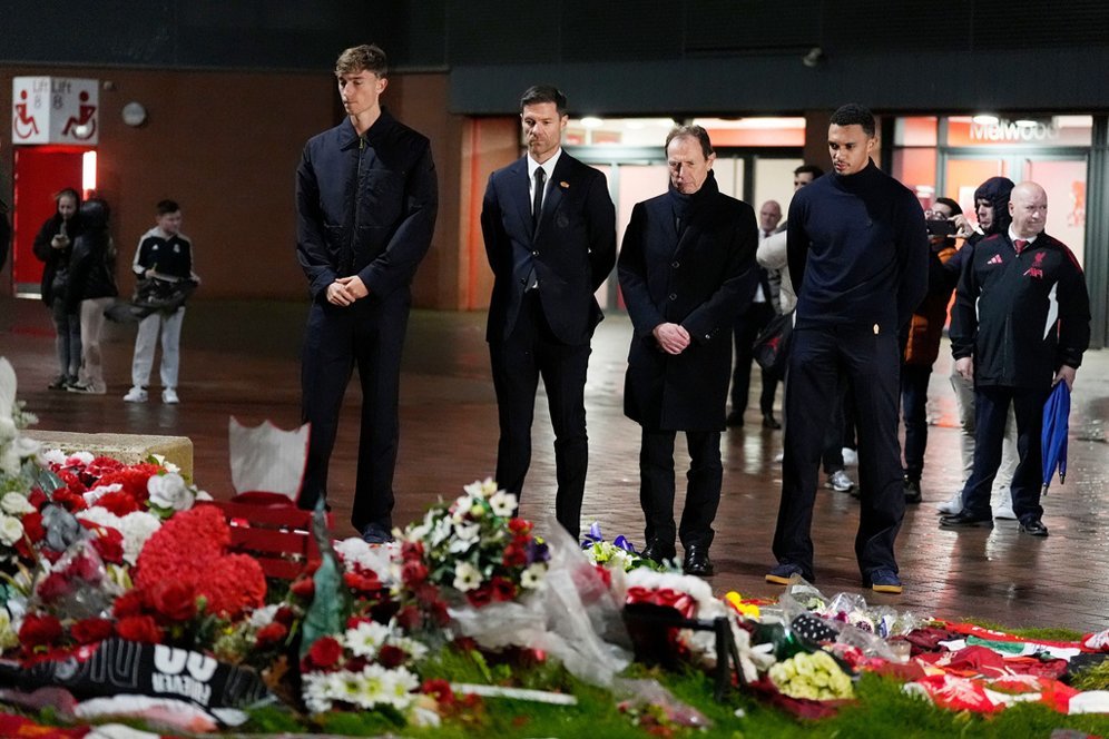 Tribute Emosional dari Skuad Real Madrid di Markas Liverpool untuk Diogo Jota: Trent Alexander-Arnold Berikan Stik PS Tribute Emosional dari Skuad Real Madrid di Markas Liverpool untuk Diogo Jota: Trent Alexander-Arnold Berikan Stik PS
