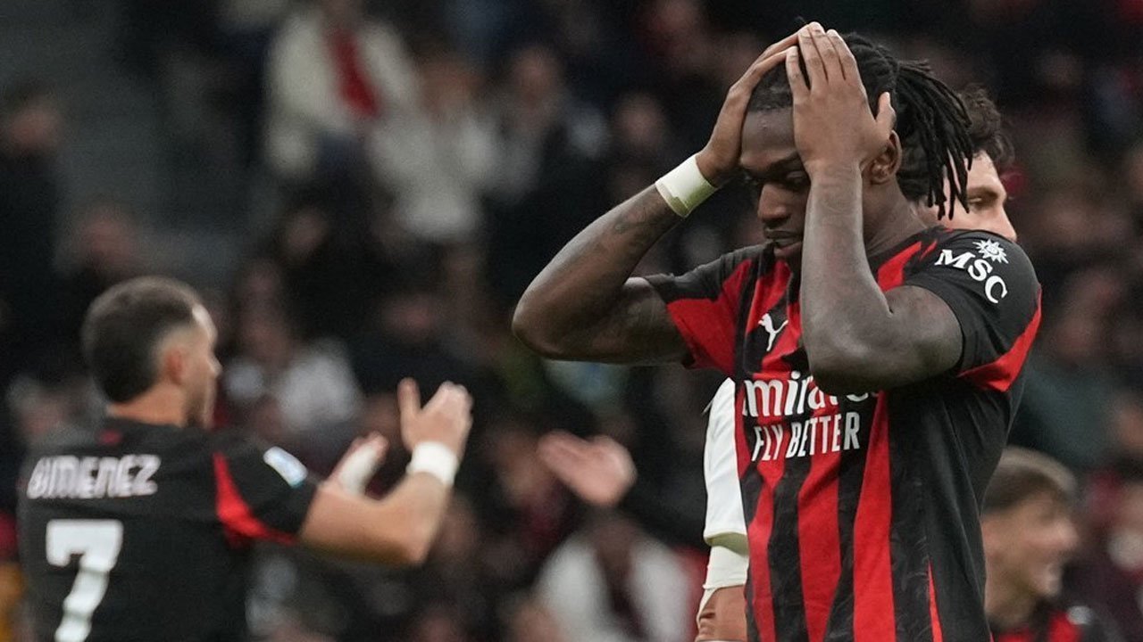 AC Milan Berpotensi Turunkan Harga Leao, Klausul Rp3 Triliun Tak Lagi Relevan AC Milan Berpotensi Turunkan Harga Leao, Klausul Rp3 Triliun Tak Lagi Relevan