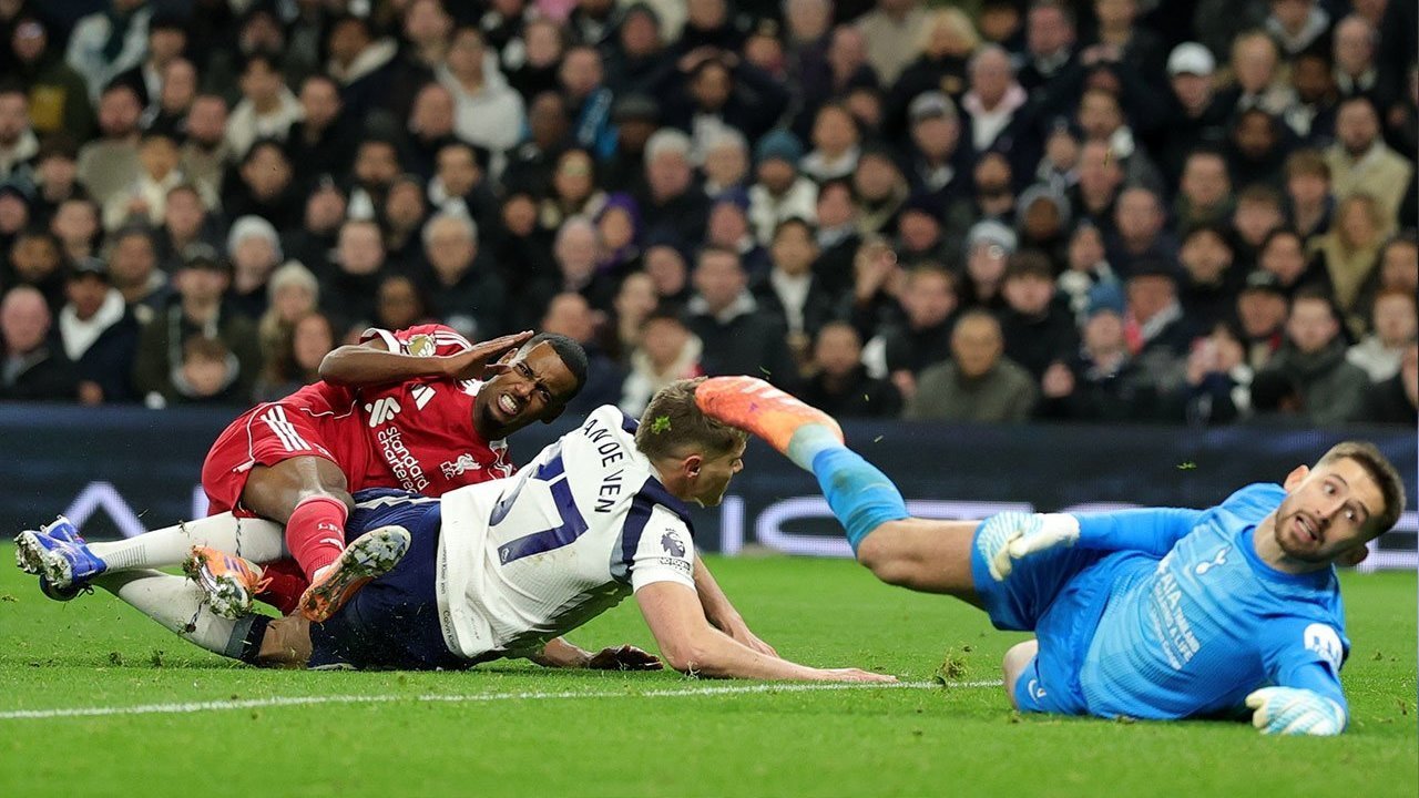 Liverpool Menang Dramatis di Kandang Tottenham, Trio 300 Juta Pounds Mulai Menyatu! Liverpool Menang Dramatis di Kandang Tottenham, Trio 300 Juta Pounds Mulai Menyatu!