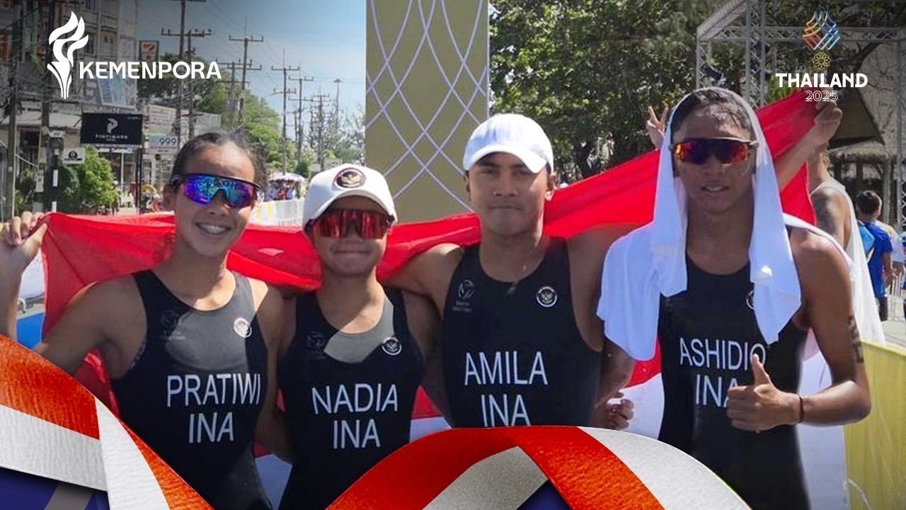 Mantap! Tim Triathlon Indonesia Sapu Bersih 3 Medali Emas Nomor Aquathlon Team Relay SEA Games 2025
