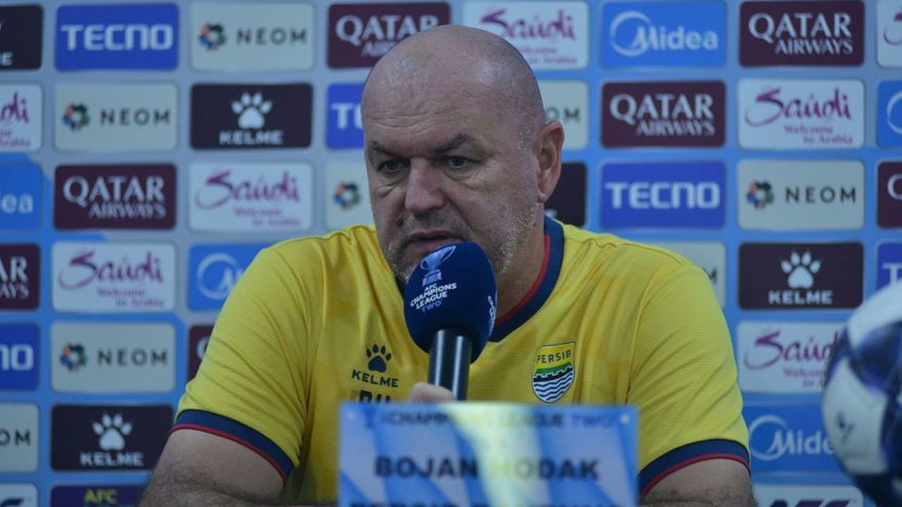 Bojan Hodak Apresiasi Kontribusi Bertahan Duo Penyerang Persib Bandung
