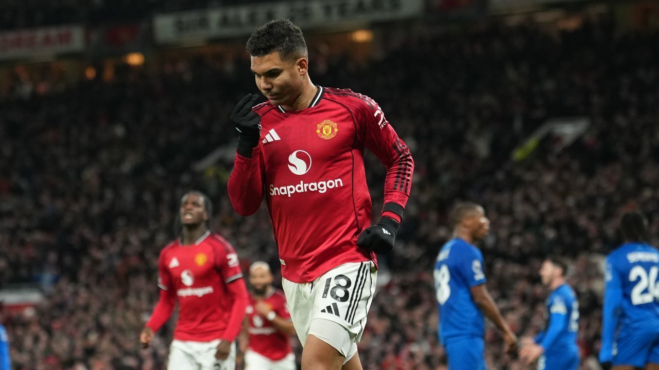 Menengok Karier Casemiro di Man United: 4 Musim, 2 Trofi, dan Segudang Kerja Keras Menengok Karier Casemiro di Man United: 4 Musim, 2 Trofi, dan Segudang Kerja Keras
