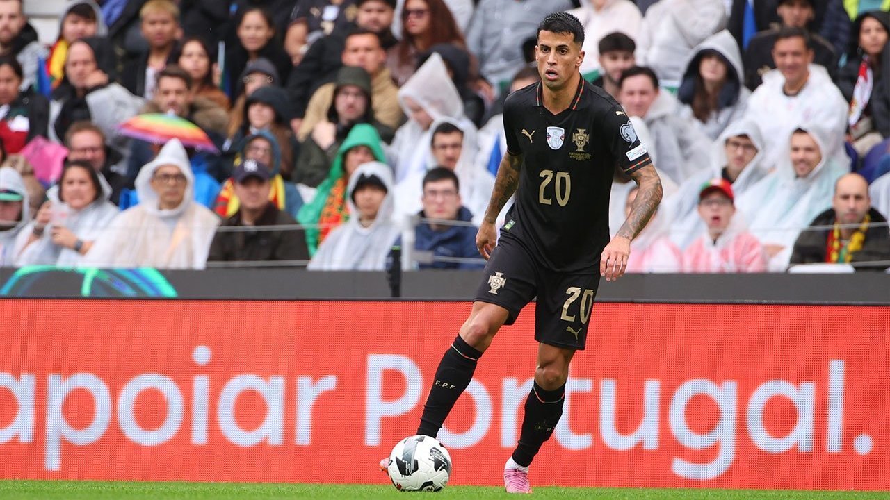 Beres Tes Medis, Joao Cancelo Segera Dikenalkan Barcelona