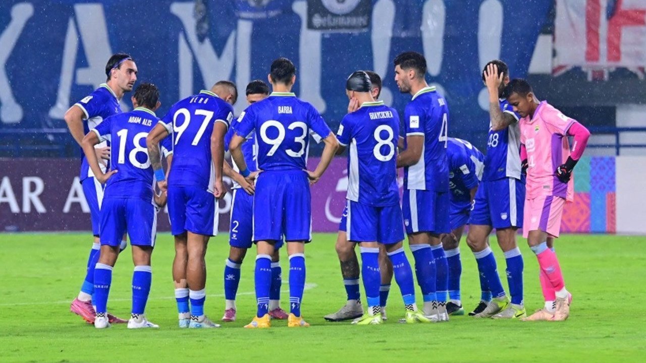Gawat! Persib Kelelahan Tempuh Perjalanan Panjang Semalaman untuk Tandang ke Ternate Melawan Malut United di BRI Super League Gawat! Persib Kelelahan Tempuh Perjalanan Panjang Semalaman untuk Tandang ke Ternate Melawan Malut United di BRI Super League