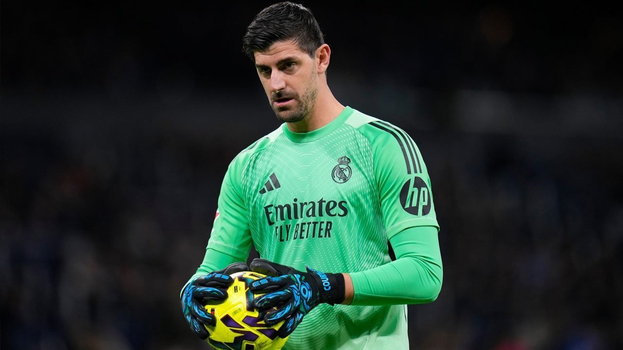 Arbeloa Berani Bandingkan Courtois dan Casillas: Picu Perdebatan di Real Madrid! Arbeloa Berani Bandingkan Courtois dan Casillas: Picu Perdebatan di Real Madrid!
