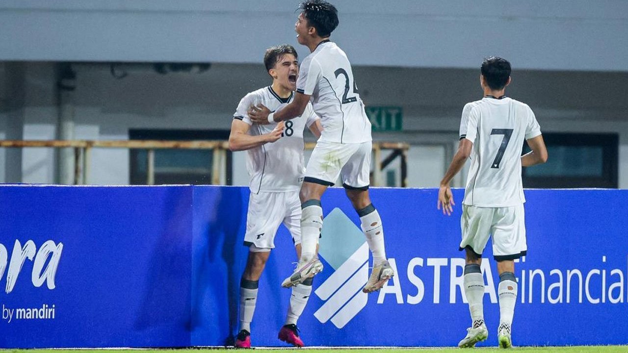 Timnas Indonesia U-22 Tetap Optimistis: Pesan Kuat Mauro Zijlstra di Tengah Peluang yang Menyempit Timnas Indonesia U-22 Tetap Optimistis: Pesan Kuat Mauro Zijlstra di Tengah Peluang yang Menyempit