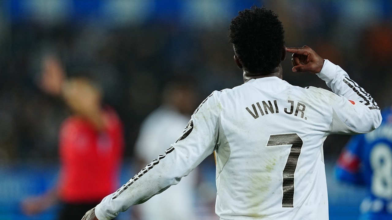 Dicemooh Bernabeu, Ganti Foto Profil: Vinicius Junior di Persimpangan Masa Depan Real Madrid
