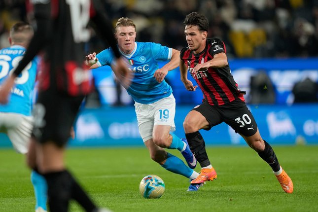 Ketegangan di Laga Napoli vs Milan Ketegangan di Laga Napoli vs Milan