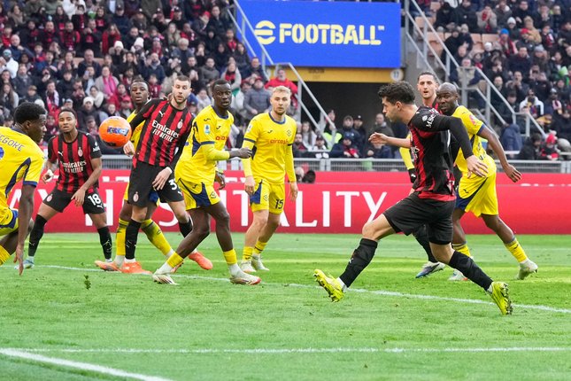 Babak Pertama Milan vs Verona
