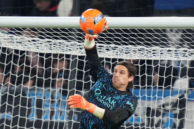 Lini Belakang Inter Disiplin dan Efisien Lini Belakang Inter Disiplin dan Efisien