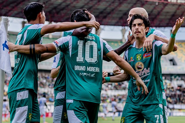 Prediksi Starting XI Persebaya vs Dewa United