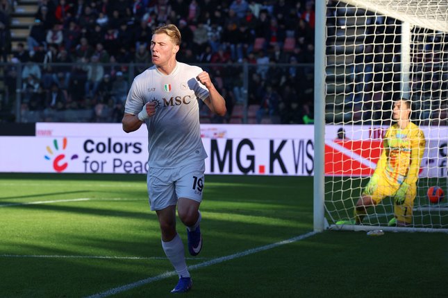 Genoa vs Napoli: Drama Kartu Merah dan Penalti Penentuan