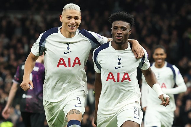 Richarlison Tak Menutupi Rasa Gembiranya