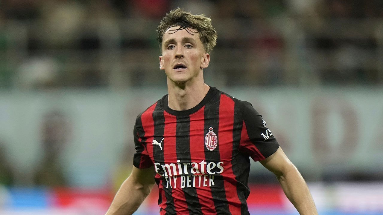 AC Milan Cari Pesaing Saelemaekers, Nama Eks Bek Arsenal Ini Muncul ke Permukaan