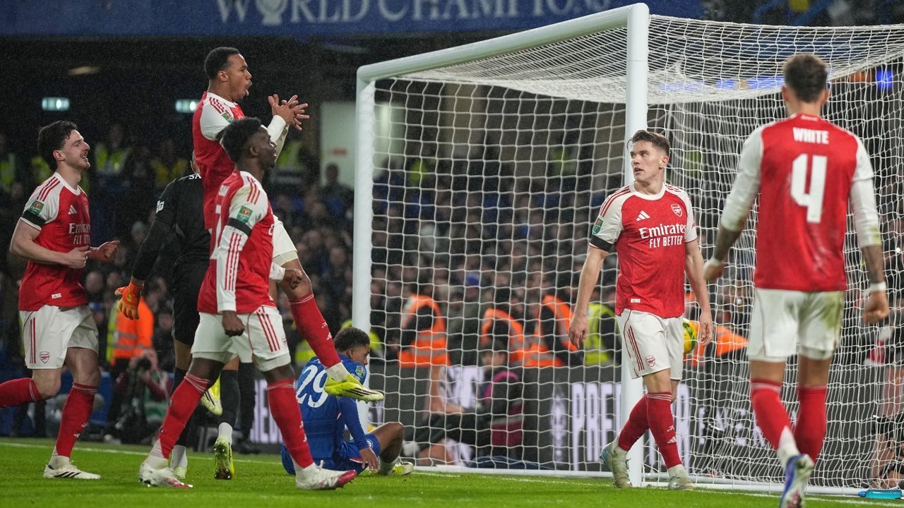 5 Pelajaran dari Chelsea vs Arsenal: Blunder Robert Sanchez Rugikan The Blues, The Gunners Jaga Peluang Quadruple 5 Pelajaran dari Chelsea vs Arsenal: Blunder Robert Sanchez Rugikan The Blues, The Gunners Jaga Peluang Quadruple