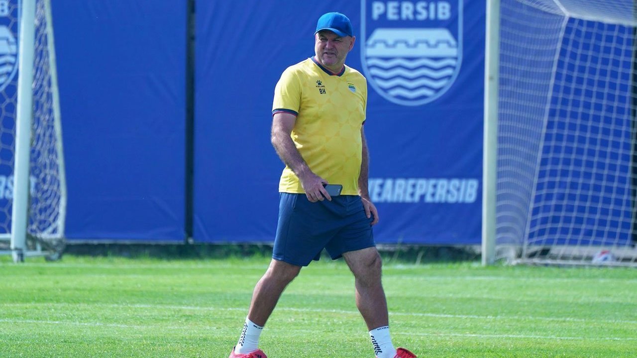Pelatih Persib soal Persija: Saya Rasa Mereka Tim yang Paling Banyak Mengeluarkan Uang untuk Merekrut Pemain Baru di BRI Super League Pelatih Persib soal Persija: Saya Rasa Mereka Tim yang Paling Banyak Mengeluarkan Uang untuk Merekrut Pemain Baru di BRI Super League