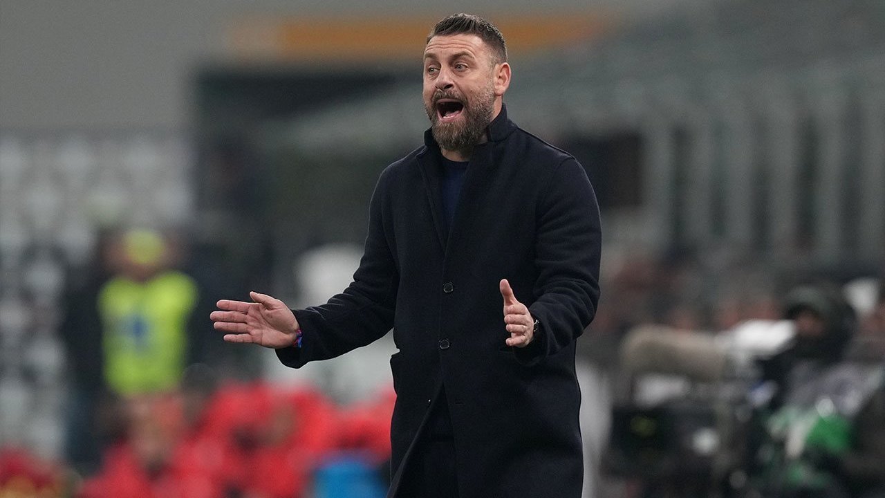 Genoa Nyaris Permalukan Milan, Komentar De Rossi Soal Penalti Melayang: Jangan Salah Stanciu, Itu Salah Saya! Genoa Nyaris Permalukan Milan, Komentar De Rossi Soal Penalti Melayang: Jangan Salah Stanciu, Itu Salah Saya!
