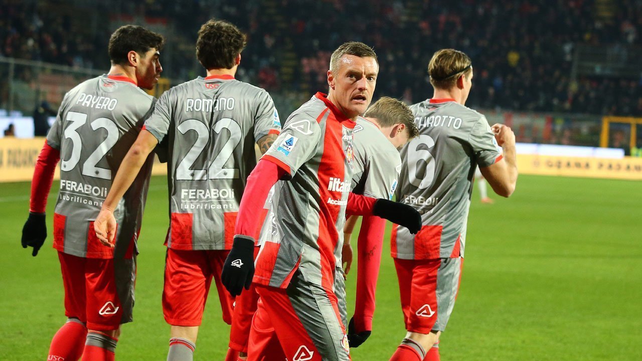 Jamie Vardy Bersinar Tapi Emil Audero Kecolongan 2 Kali, Cremonese Ditahan Imbang Cagliari Jamie Vardy Bersinar Tapi Emil Audero Kecolongan 2 Kali, Cremonese Ditahan Imbang Cagliari