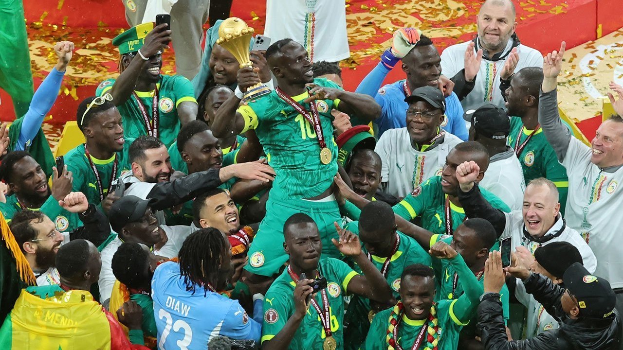Malam Gila di Final Piala Afrika, Senegal vs Maroko: Dari Aksi Mogok Main, Main HP di Ruang Ganti, Kontroversi VAR, hingga Drama Penalti Malam Gila di Final Piala Afrika, Senegal vs Maroko: Dari Aksi Mogok Main, Main HP di Ruang Ganti, Kontroversi VAR, hingga Drama Penalti