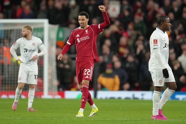 Nyentrik Tapi Tetap Tajam di Liverpool