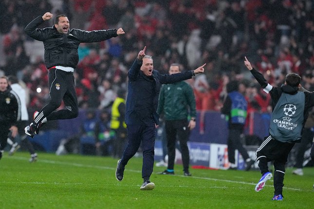 Sambutan Hangat untuk Mourinho di Bernabeu Sambutan Hangat untuk Mourinho di Bernabeu
