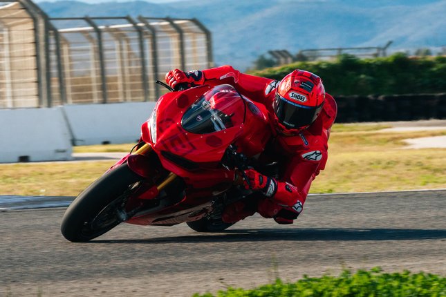 Kapasitas dan Tenaga Mesin Panigale V2 dan V4 Kapasitas dan Tenaga Mesin Panigale V2 dan V4
