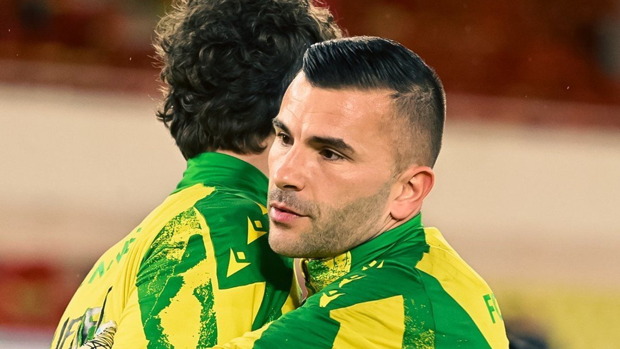 Respek! Kiper Nantes Pura-pura Cedera demi Bantu Rekan Setim Buka Puasa Ramadan