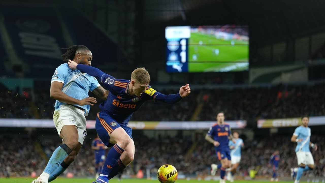 Manchester United Sulit Dapatkan Lewis Hall, 3 Bek Kiri Ini Bisa Jadi Solusi Alternatif Manchester United Sulit Dapatkan Lewis Hall, 3 Bek Kiri Ini Bisa Jadi Solusi Alternatif