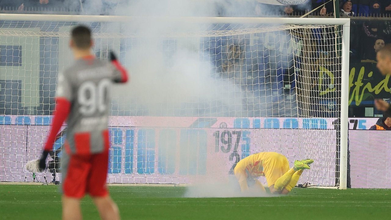 Kabar Emil Audero Setelah Dilempar Flare Oknum Fans Inter: Telinga Sakit, Lutut Rasanya Terbakar, Sekarang Baik-baik Saja Kabar Emil Audero Setelah Dilempar Flare Oknum Fans Inter: Telinga Sakit, Lutut Rasanya Terbakar, Sekarang Baik-baik Saja