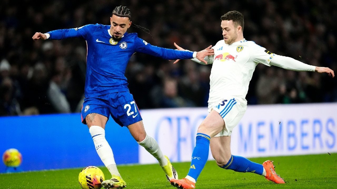 Kontroversi Chelsea vs Leeds: Mengapa VAR Sahkan Gol Kedua Tim Tamu Meski Terjadi Handball? Kontroversi Chelsea vs Leeds: Mengapa VAR Sahkan Gol Kedua Tim Tamu Meski Terjadi Handball?