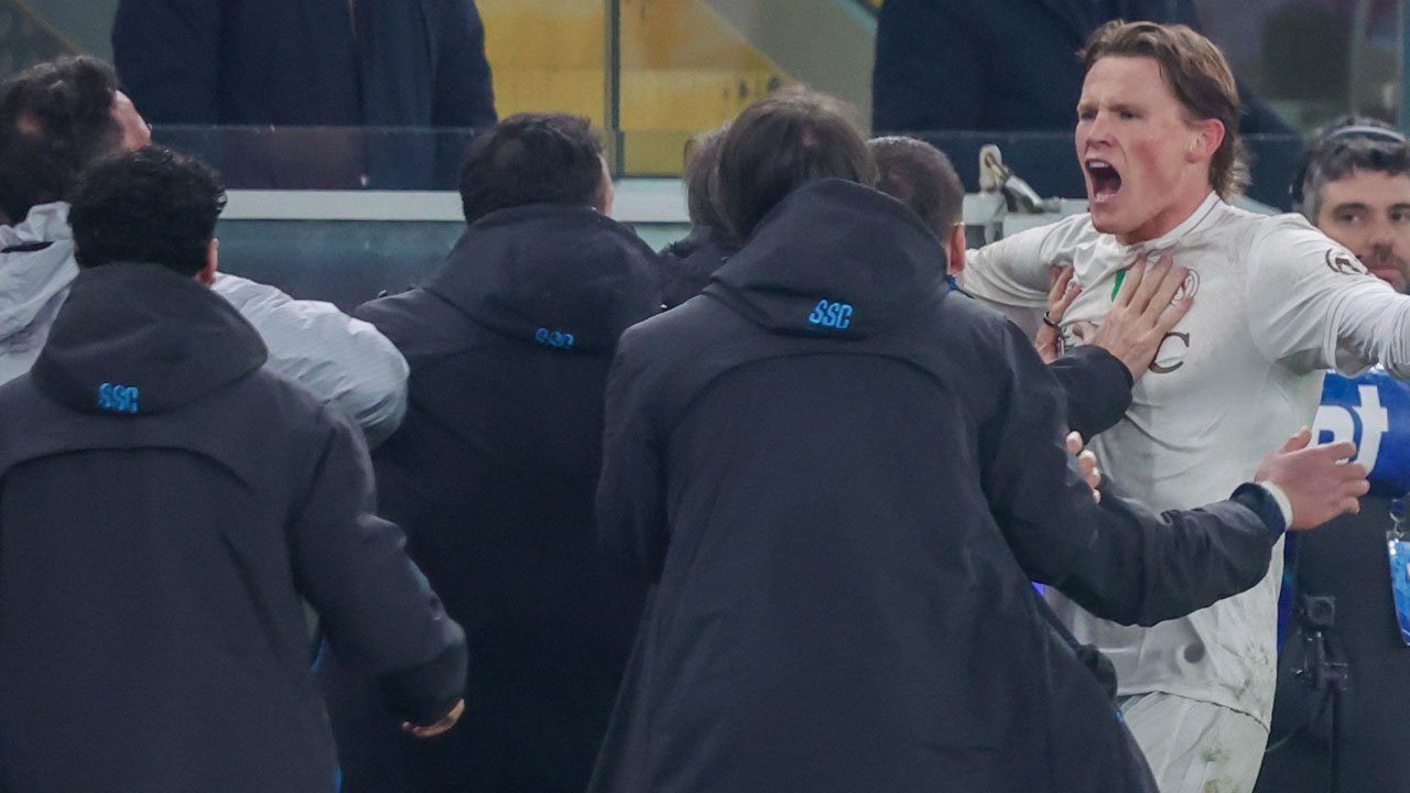 Hasil Genoa vs Napoli: Hojlund Jadi Pahlawan Kemenangan Dramatis 10 Pemain Partenopei