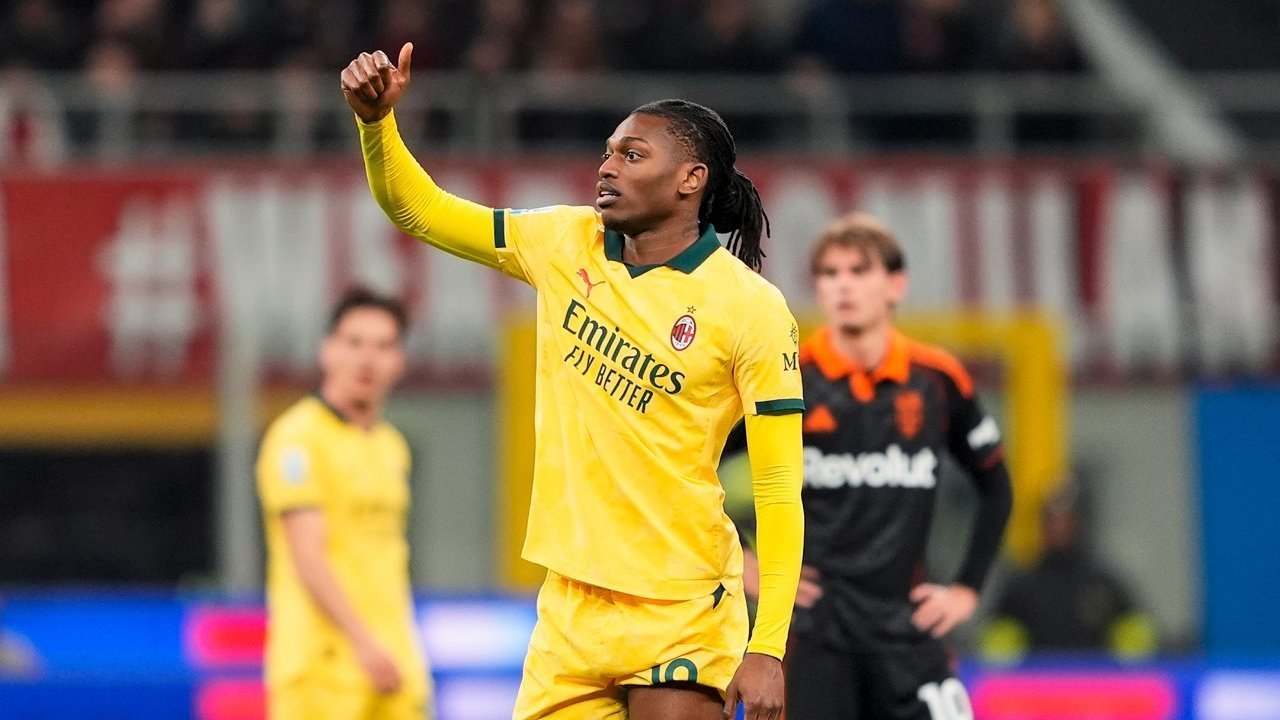 Galatasaray Gencar Rayu Rafael Leao, Victor Osimhen Ikut Bantu