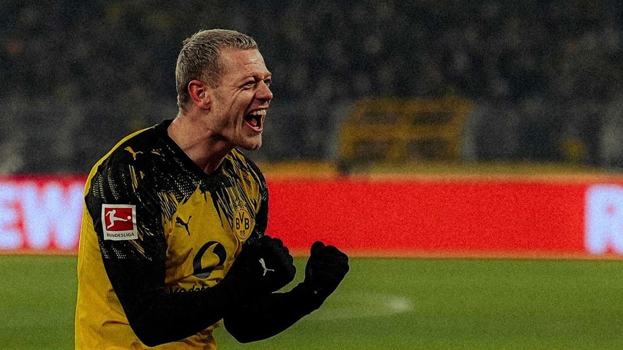 Diinginkan Manchester United, Borussia Dortmund Pasang Harga untuk Bek Mereka! Diinginkan Manchester United, Borussia Dortmund Pasang Harga untuk Bek Mereka!