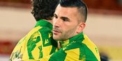 Respek! Kiper Nantes Pura-pura Cedera demi Bantu Rekan Setim Buka Puasa Ramadan Respek! Kiper Nantes Pura-pura Cedera demi Bantu Rekan Setim Buka Puasa Ramadan