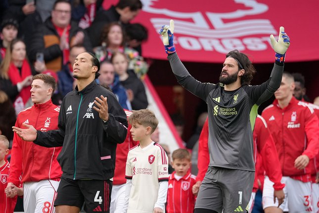 Penjelasan Arne Slot Soal Cedera Alisson
