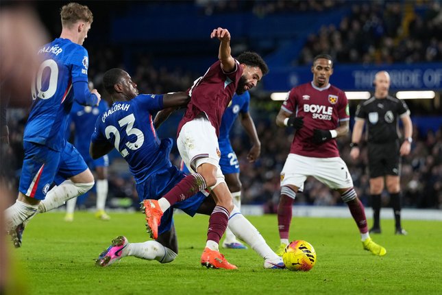 Kiper dan Lini Belakang Chelsea Kiper dan Lini Belakang Chelsea