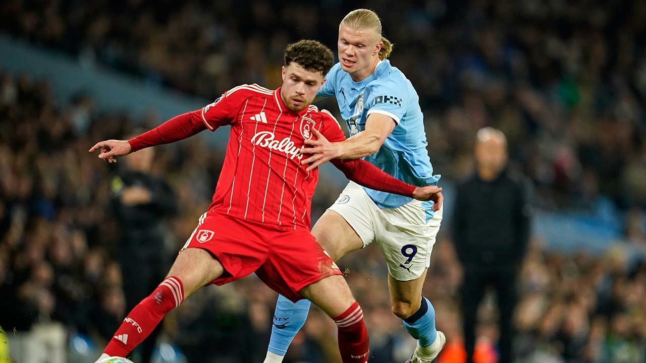 Manchester United Kepincut Mantan Bek Liverpool Ini?