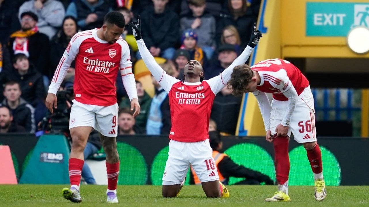 Rapor Pemain Arsenal vs Mansfield: Dowman Bersinar, Eze Penentu Kemenangan