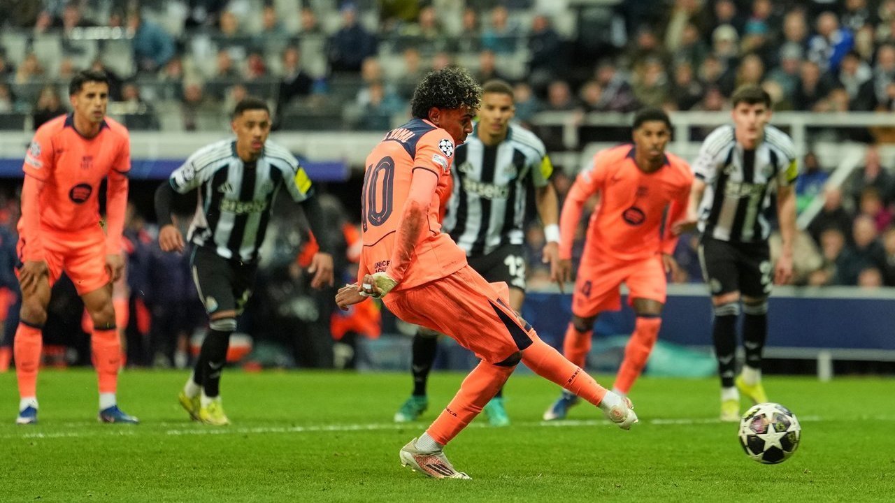 Rekap Hasil Liga Champions Tadi Malam: Liverpool Tumbang, Barcelona Selamat di Menit Akhir