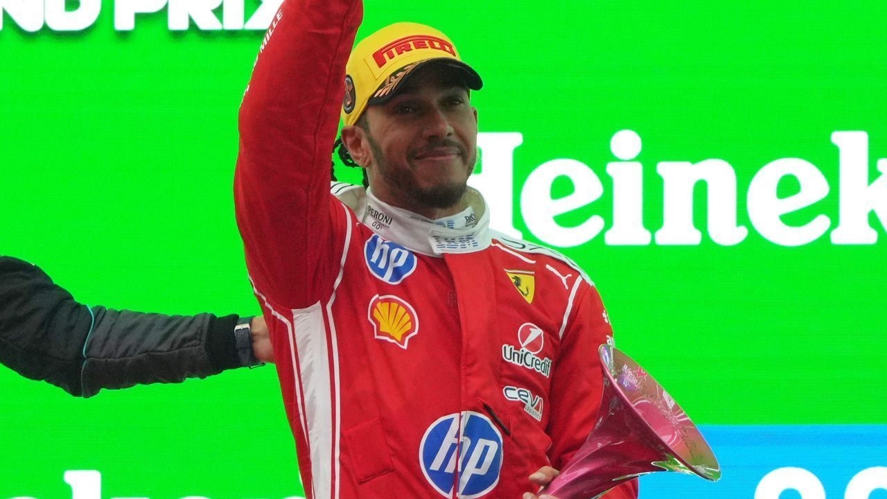 Lewis Hamilton Puas Akhirnya Raih Podium Perdana Bareng Ferrari di F1 GP China Lewis Hamilton Puas Akhirnya Raih Podium Perdana Bareng Ferrari di F1 GP China