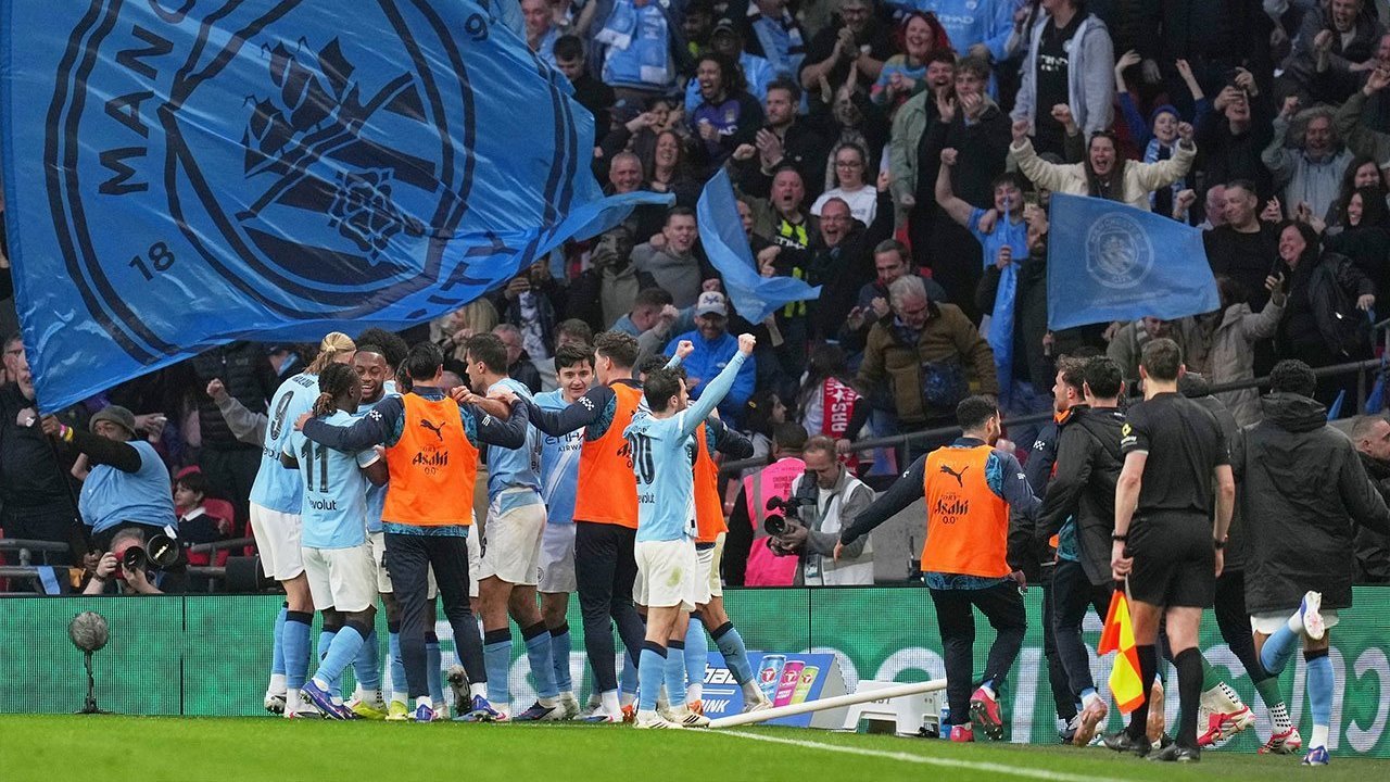 Guardiola Tak Menyangka Man City Bisa Dominasi Arsenal di Final Carabao Cup Guardiola Tak Menyangka Man City Bisa Dominasi Arsenal di Final Carabao Cup